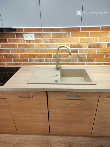 Luxusná novostavba šiestich rodinných domov v radovej zástavbe Domaša-Valkov s výhľadom na vodu, uprostred prírody