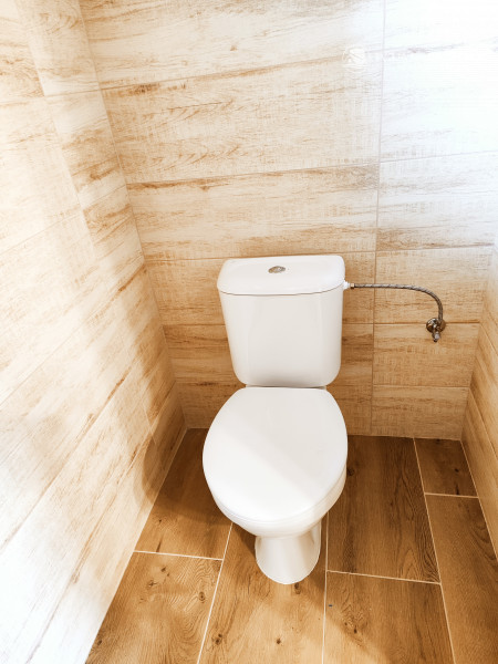 Luxusná novostavba šiestich rodinných domov v radovej zástavbe Domaša-Valkov s výhľadom na vodu, uprostred prírody