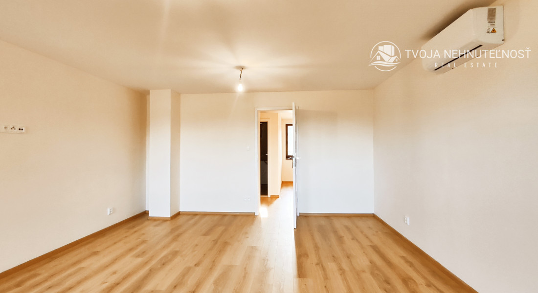 Luxusná novostavba šiestich rodinných domov v radovej zástavbe Domaša-Valkov s výhľadom na vodu, uprostred prírody