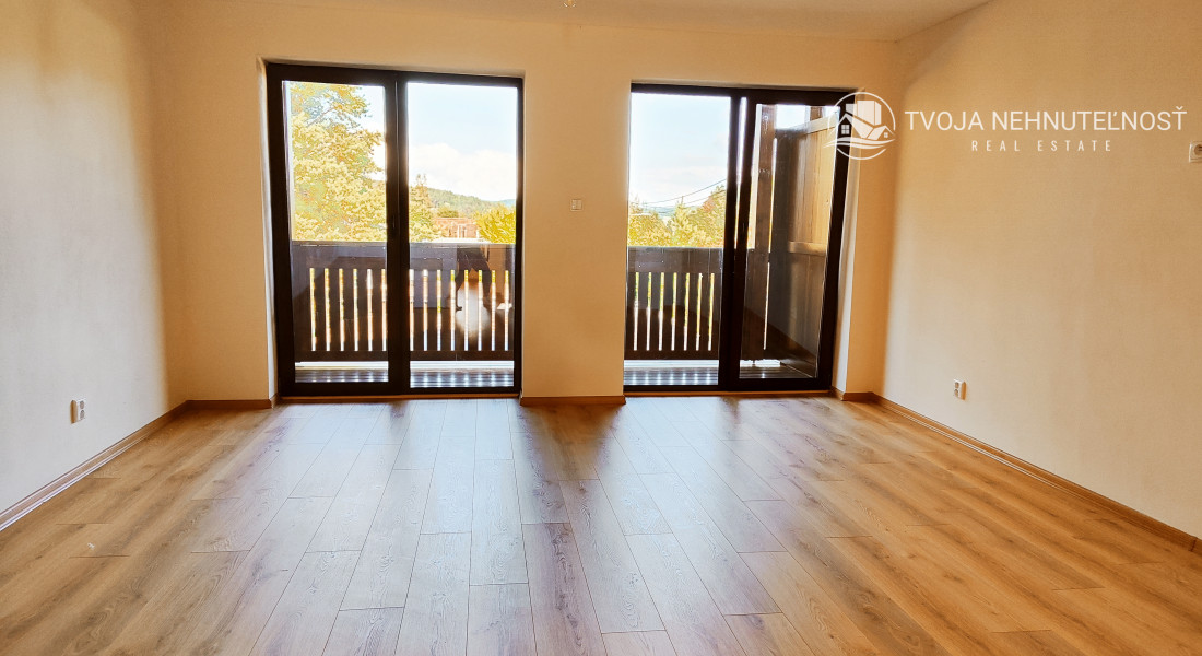 Luxusná novostavba šiestich rodinných domov v radovej zástavbe Domaša-Valkov s výhľadom na vodu, uprostred prírody