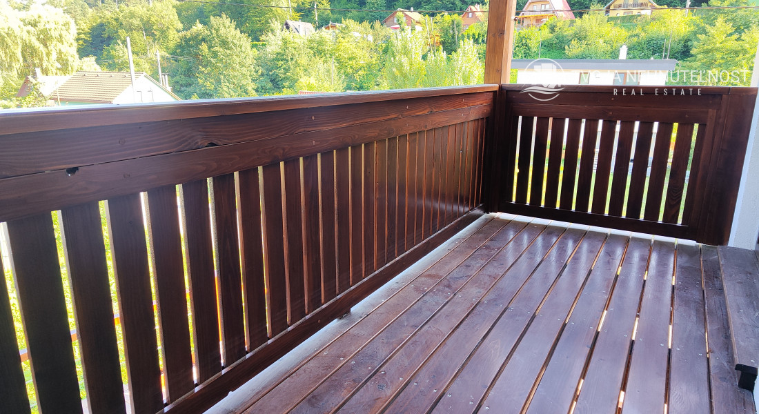 Luxusná novostavba šiestich rodinných domov v radovej zástavbe Domaša-Valkov s výhľadom na vodu, uprostred prírody