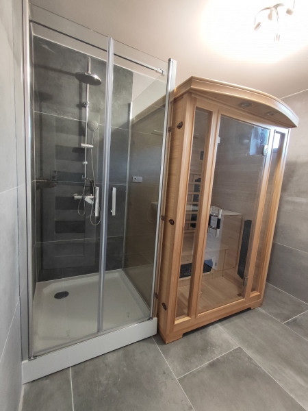 Luxusná novostavba šiestich rodinných domov v radovej zástavbe Domaša-Valkov s výhľadom na vodu, uprostred prírody