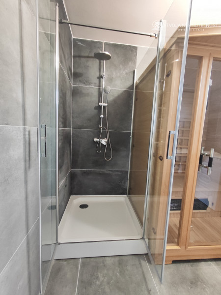 Luxusná novostavba šiestich rodinných domov v radovej zástavbe Domaša-Valkov s výhľadom na vodu, uprostred prírody