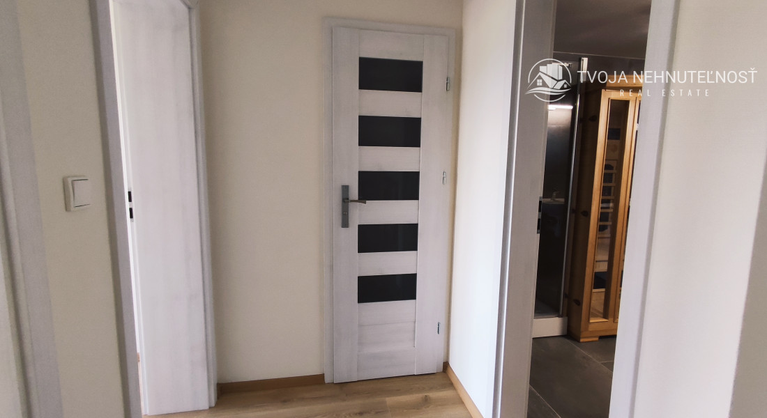 Luxusná novostavba šiestich rodinných domov v radovej zástavbe Domaša-Valkov s výhľadom na vodu, uprostred prírody