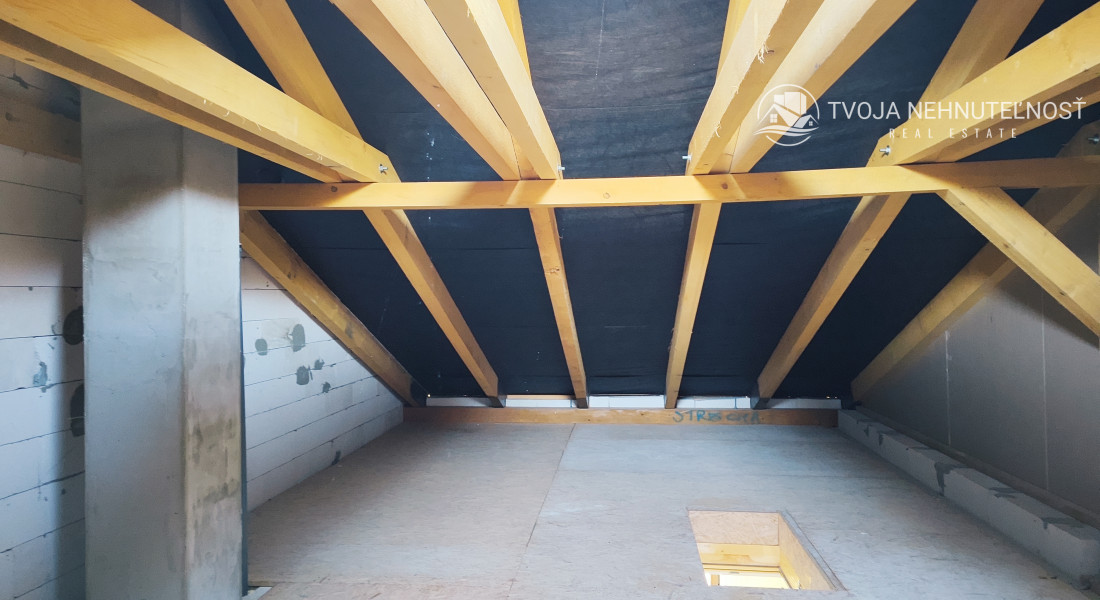 Luxusná novostavba šiestich rodinných domov v radovej zástavbe Domaša-Valkov s výhľadom na vodu, uprostred prírody