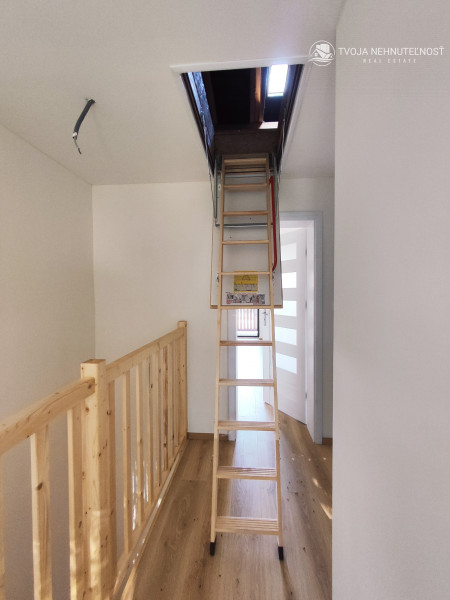 Luxusná novostavba šiestich rodinných domov v radovej zástavbe Domaša-Valkov s výhľadom na vodu, uprostred prírody