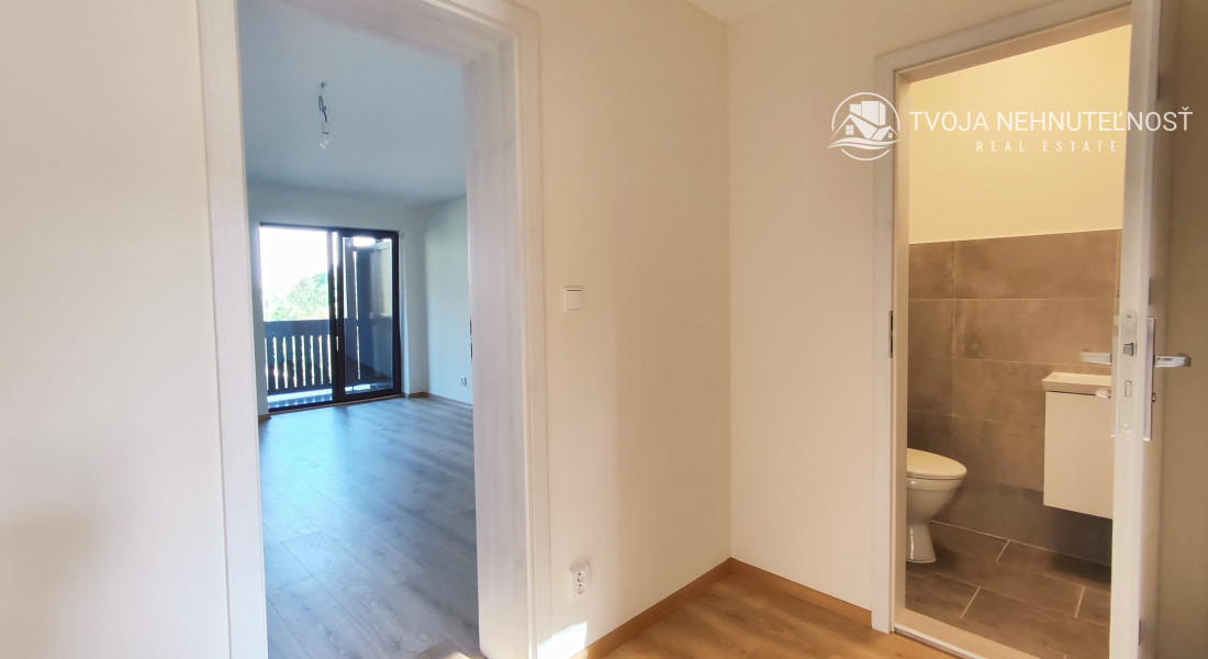 Luxusná novostavba šiestich rodinných domov v radovej zástavbe Domaša-Valkov s výhľadom na vodu, uprostred prírody