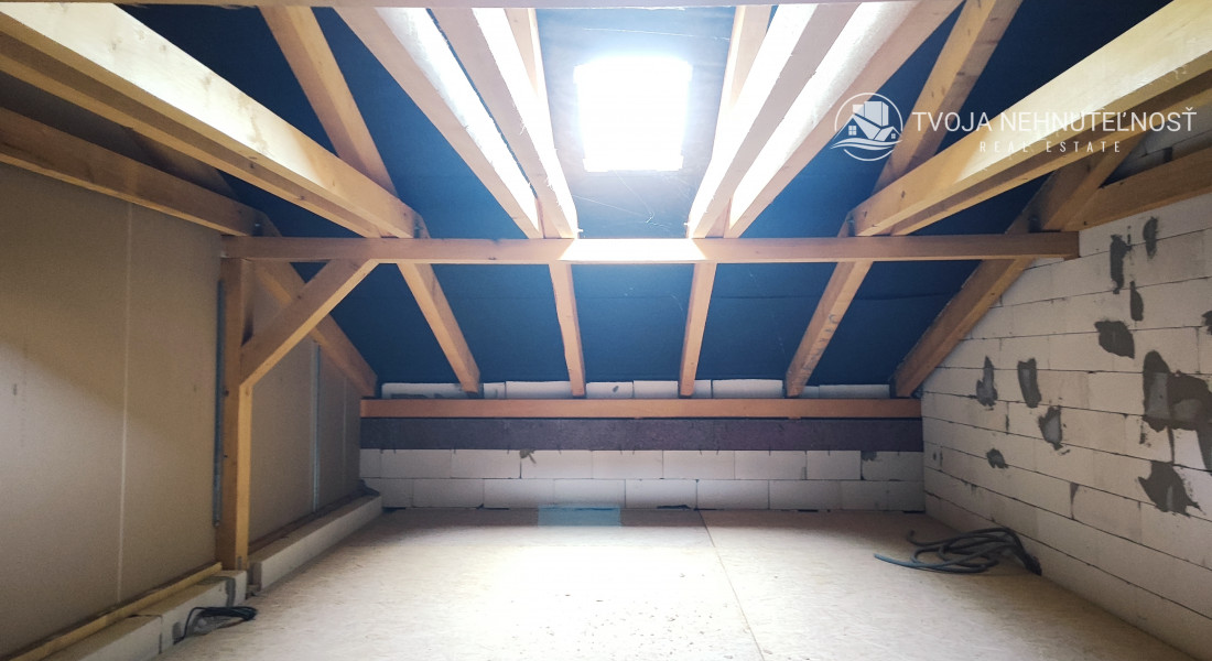 Luxusná novostavba šiestich rodinných domov v radovej zástavbe Domaša-Valkov s výhľadom na vodu, uprostred prírody