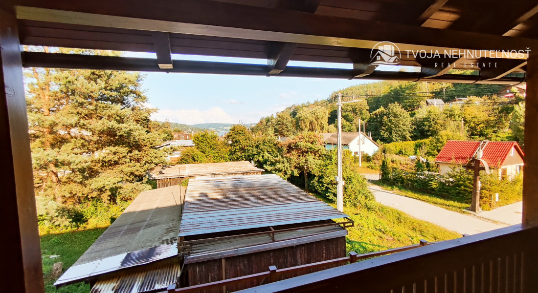 Luxusná novostavba šiestich rodinných domov v radovej zástavbe Domaša-Valkov s výhľadom na vodu, uprostred prírody