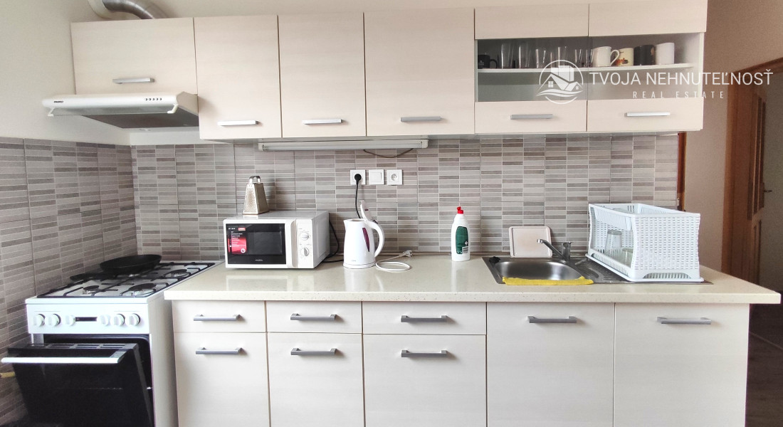 Voľný ihneď... priestranný bezbariérový 4 izbový byt s terasou v priamom centre Prešova, Františkánske námestie