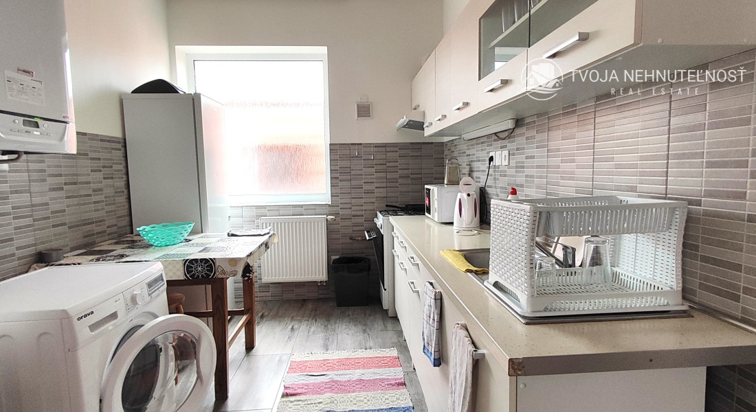 Voľný ihneď... priestranný bezbariérový 4 izbový byt s terasou v priamom centre Prešova, Františkánske námestie