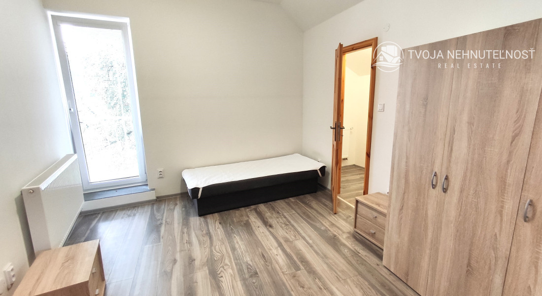 Voľný ihneď... priestranný bezbariérový 4 izbový byt s terasou v priamom centre Prešova, Františkánske námestie