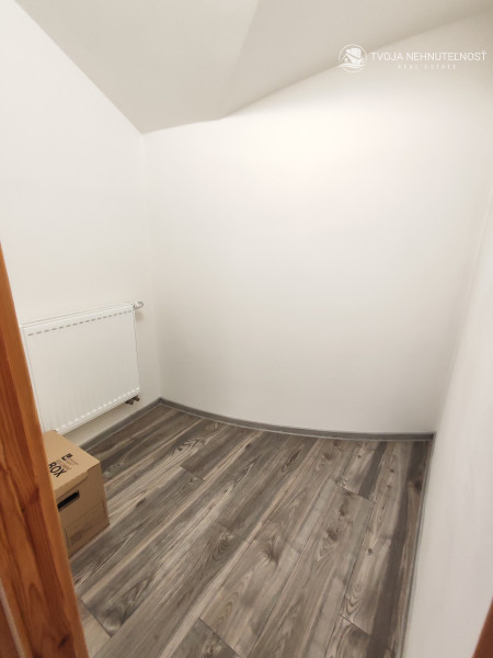 Voľný ihneď... priestranný bezbariérový 4 izbový byt s terasou v priamom centre Prešova, Františkánske námestie