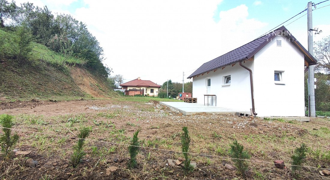 Prenajatý do 1.6.2026.... Malý romantický domček pre jedného, alebo pár, na pozemku 800 m2