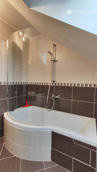 Prenajatý do 1.6.2026 .... krásny 3 izbový mezonetový byt v nadstavbe Budovateľská ulica