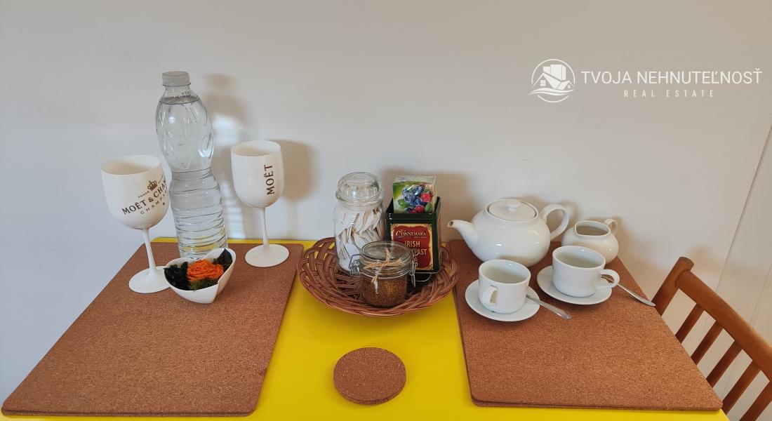 Prenajatý do 1.6.2026.... Malý romantický domček pre jedného, alebo pár, na pozemku 800 m2