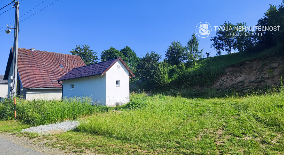 Na predaj rekreačný domček na pozemku 800 m2, vhodnom na výstavbu ďalšieho domu