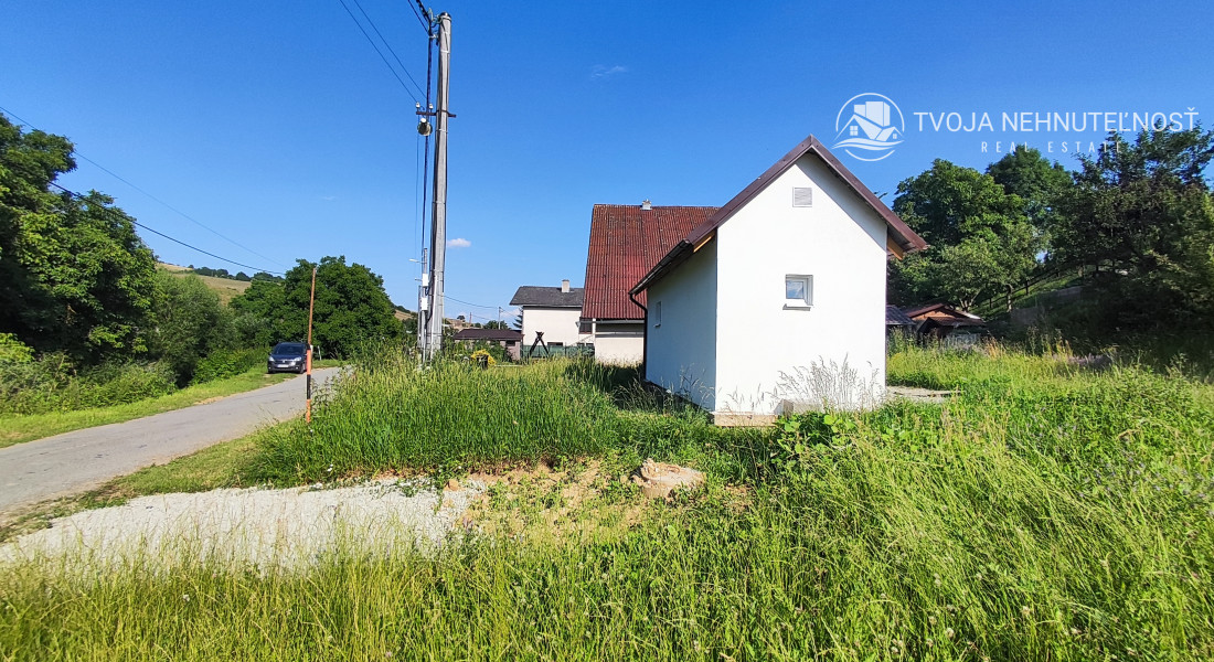 Na predaj rekreačný domček na pozemku 800 m2, vhodnom na výstavbu ďalšieho domu