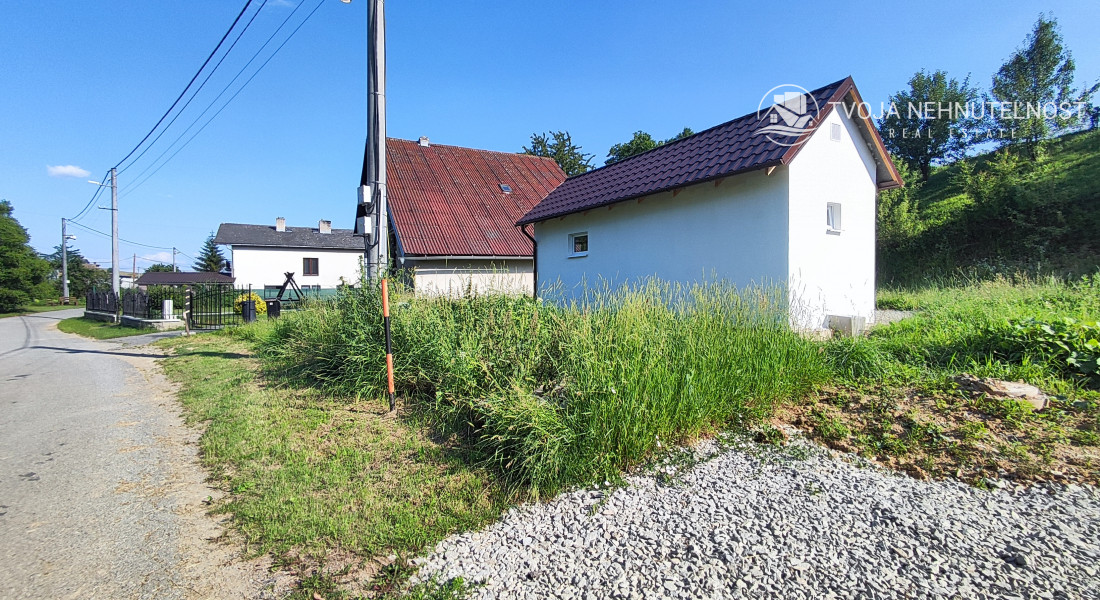Na predaj rekreačný domček na pozemku 800 m2, vhodnom na výstavbu ďalšieho domu