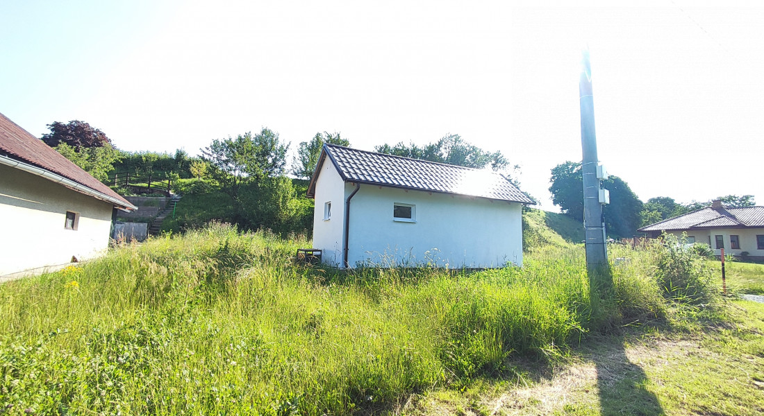 Na predaj rekreačný domček na pozemku 800 m2, vhodnom na výstavbu ďalšieho domu