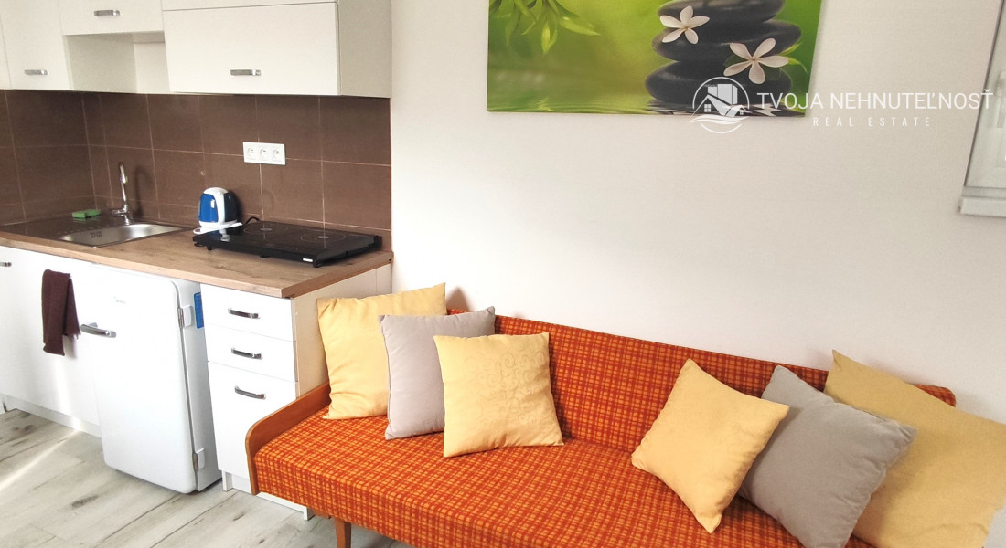 Na predaj rekreačný domček na pozemku 800 m2, vhodnom na výstavbu ďalšieho domu