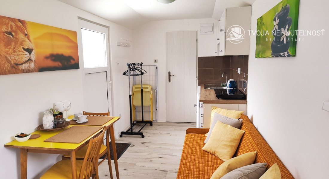 Na predaj rekreačný domček na pozemku 800 m2, vhodnom na výstavbu ďalšieho domu