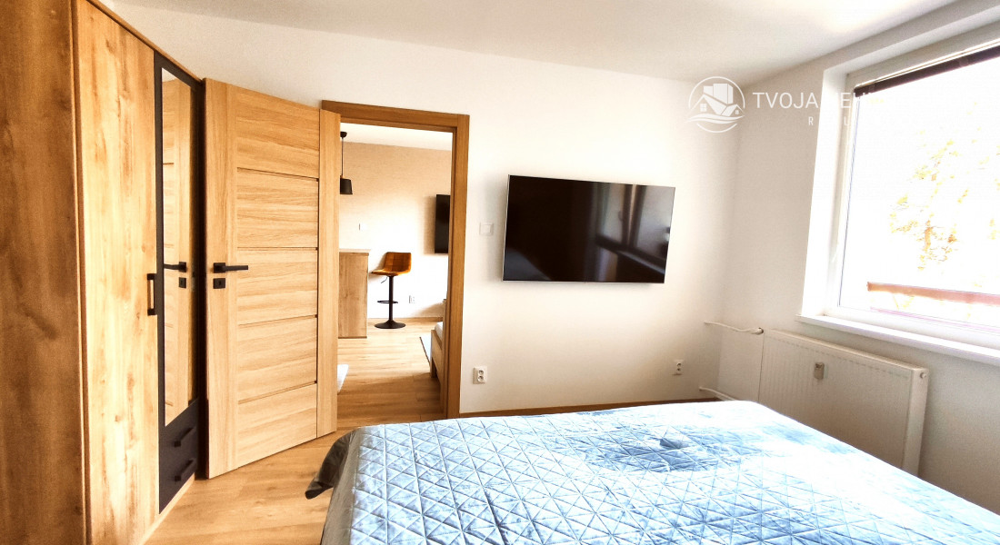 Prenajatý do 1.8.2026....supermoderný 2 izbový byt s dvomi loggiami v centre mesta pri OC NOVUM, Kúpeľná ulica