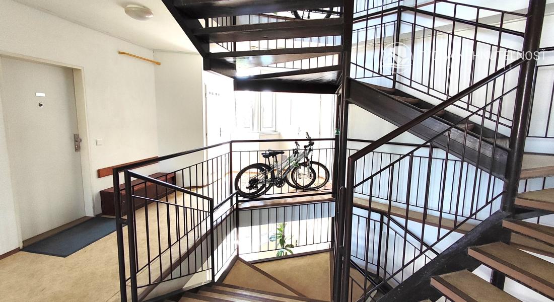 Prenajatý do 1.1.2026 ... Na prenájom skvelý 4 izbový byt v zabývanej novostavbe Tekeľova ulica Ľubotice (za OC MAX), zariadený s garážou, voľný ihneď