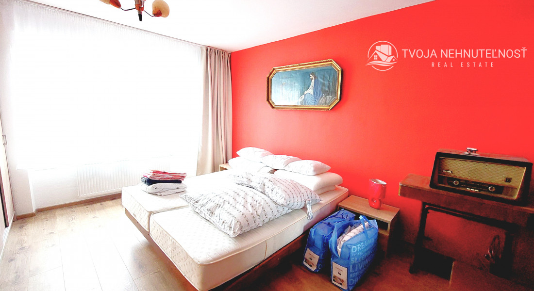 PRENAJATÝ DO 2.12.2026 ... Na prenájom krásny zrekonštruovaný 2 izbový byt s balkónom Budovateľská, zariadený, voľný od 1.9.2024