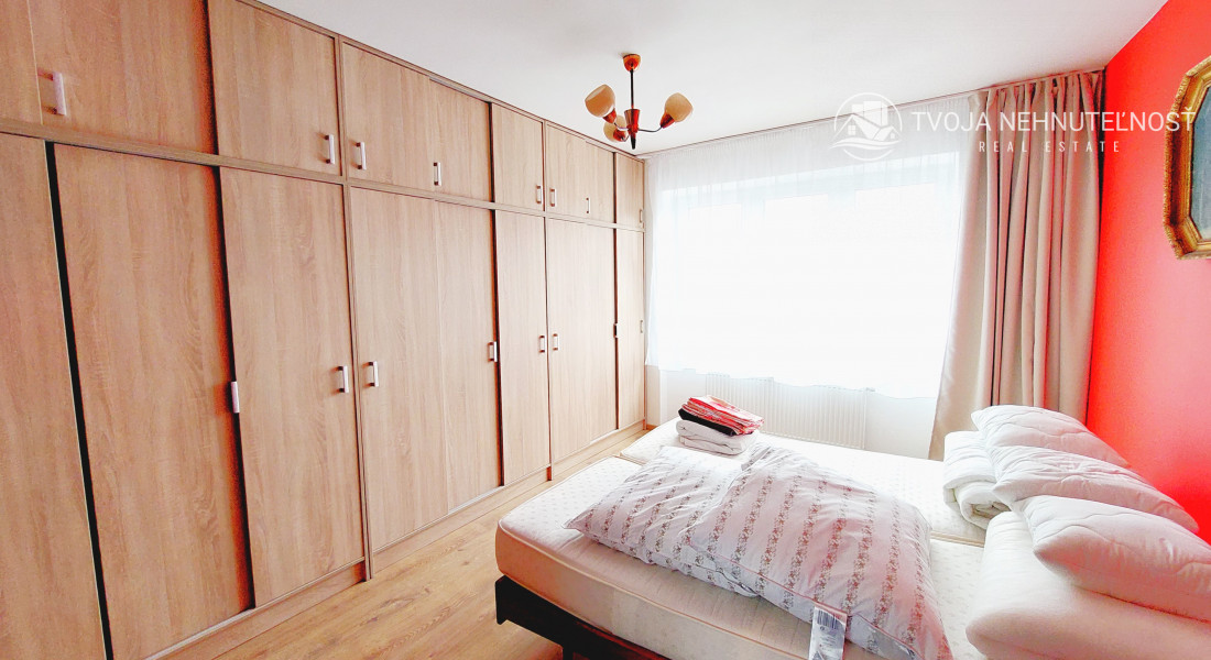 PRENAJATÝ DO 2.12.2026 ... Na prenájom krásny zrekonštruovaný 2 izbový byt s balkónom Budovateľská, zariadený, voľný od 1.9.2024