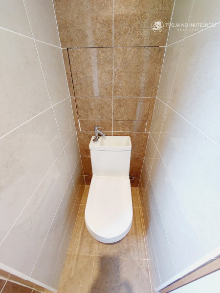 PRENAJATÝ DO 2.12.2026 ... Na prenájom krásny zrekonštruovaný 2 izbový byt s balkónom Budovateľská, zariadený, voľný od 1.9.2024