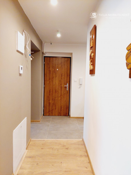 PRENAJATÝ DO 2.12.2026 ... Na prenájom krásny zrekonštruovaný 2 izbový byt s balkónom Budovateľská, zariadený, voľný od 1.9.2024