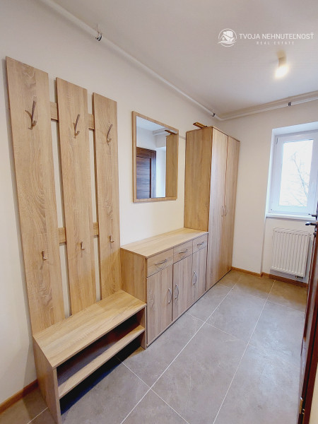 PRENAJATÝ DO 2.12.2026 ... Na prenájom krásny zrekonštruovaný 2 izbový byt s balkónom Budovateľská, zariadený, voľný od 1.9.2024