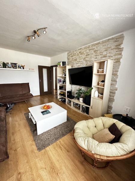 Prenajatý do 1.10.2026 ... Na prenájom krásny zrekonštruovaný 2 izbový byt s balkónom Obrancov mieru, zariadený