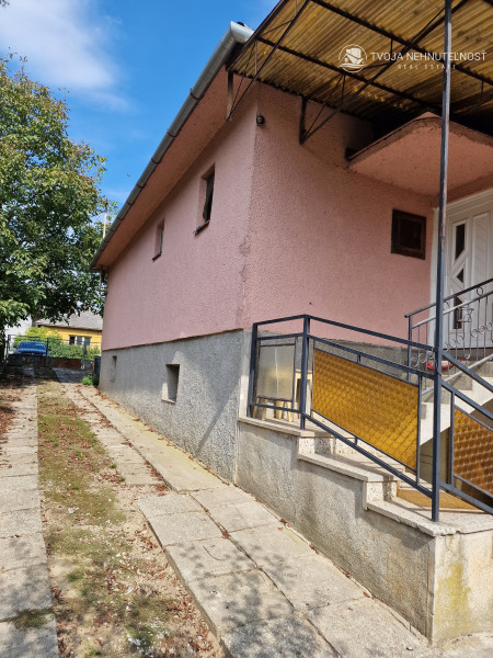 Perspektívny malý rodinný domček na budúcu realizáciu bývania podľa vlastných predstáv, Drienovská Nová Ves, intravilán