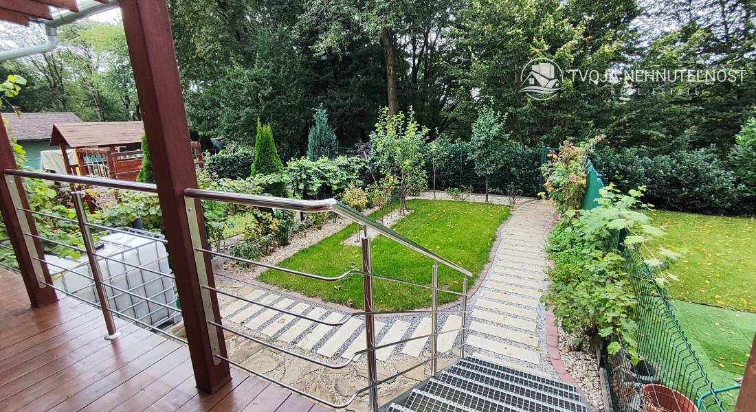 Skvelý 4 izbový poschodový dom Tichá Dolina ulica Pri Delni, zabývaná novostavba z roku 2014, čiastočne zariadený