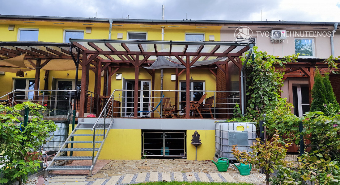 Skvelý 4 izbový poschodový dom Tichá Dolina ulica Pri Delni, zabývaná novostavba z roku 2014, čiastočne zariadený