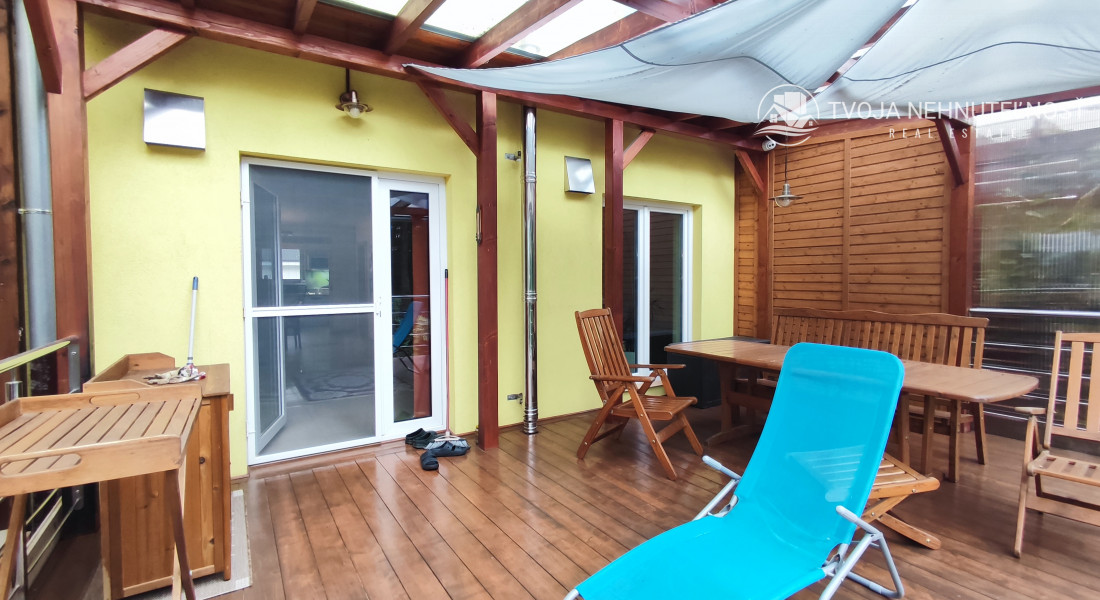 Skvelý 4 izbový poschodový dom Tichá Dolina ulica Pri Delni, zabývaná novostavba z roku 2014, čiastočne zariadený