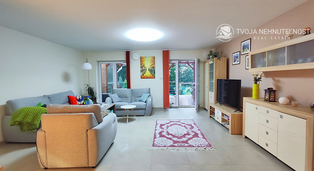 Skvelý 4 izbový poschodový dom Tichá Dolina ulica Pri Delni, zabývaná novostavba z roku 2014, čiastočne zariadený