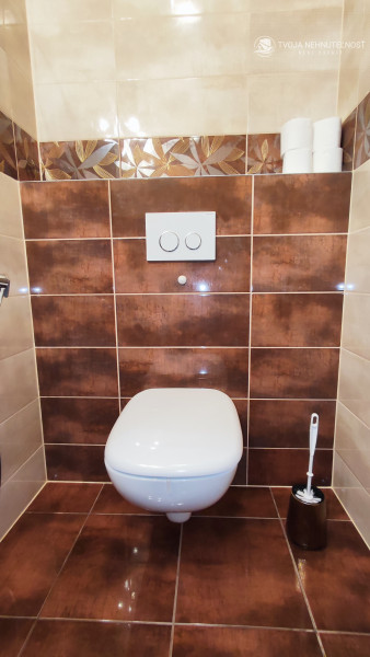 Skvelý 4 izbový poschodový dom Tichá Dolina ulica Pri Delni, zabývaná novostavba z roku 2014, čiastočne zariadený