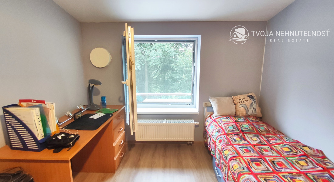 Skvelý 4 izbový poschodový dom Tichá Dolina ulica Pri Delni, zabývaná novostavba z roku 2014, čiastočne zariadený