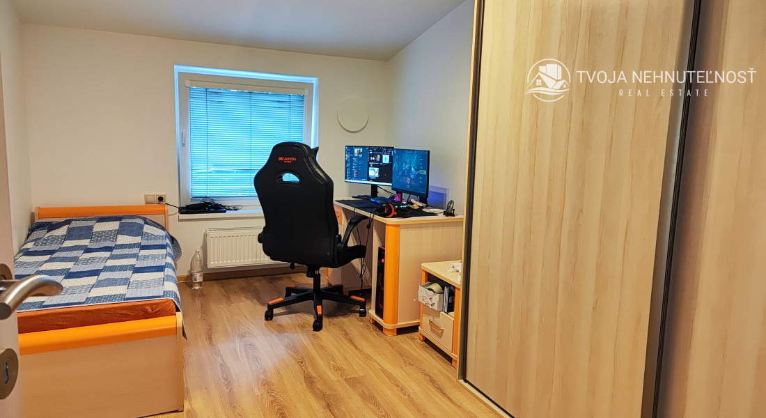 Skvelý 4 izbový poschodový dom Tichá Dolina ulica Pri Delni, zabývaná novostavba z roku 2014, čiastočne zariadený