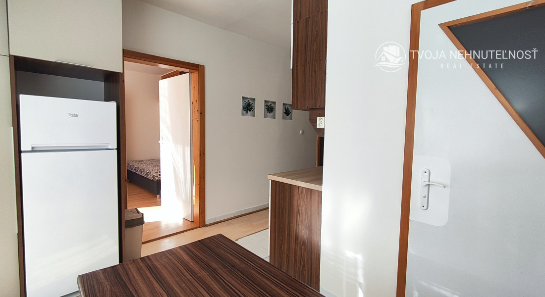 Prenajatý do 30.05.2026... útulný zariadený 3 izbový byt Sídlisko 3  - s dvomi loggiami, Prešov ul. Prostejovská