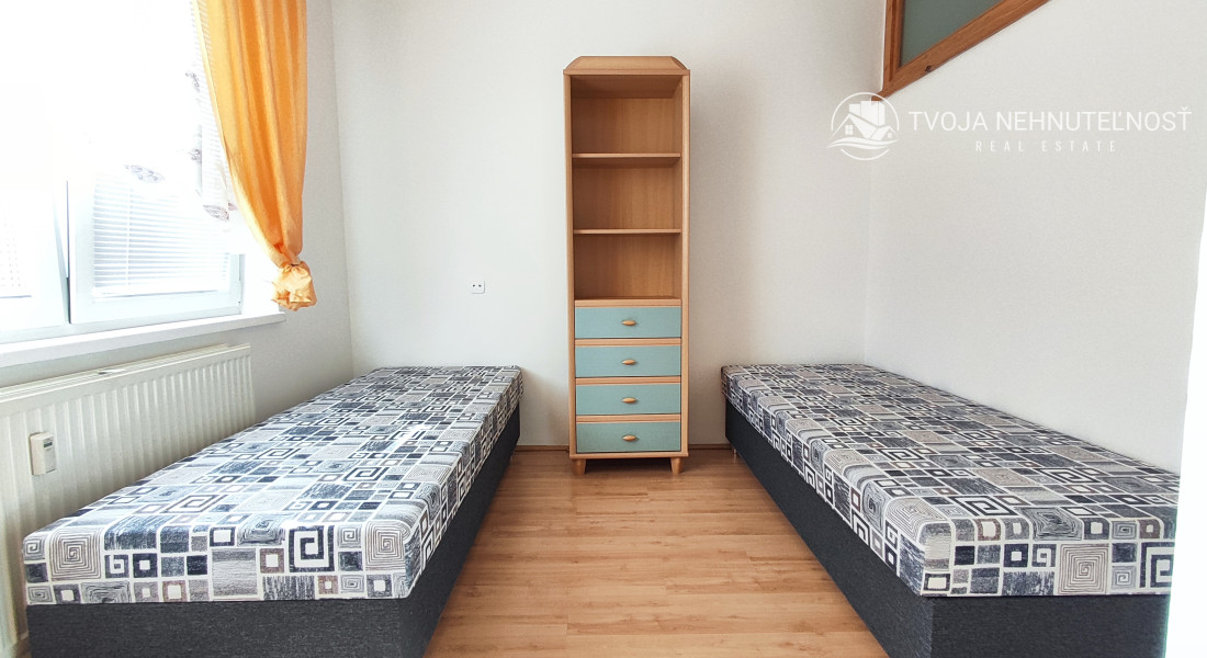 Prenajatý do 30.05.2026... útulný zariadený 3 izbový byt Sídlisko 3  - s dvomi loggiami, Prešov ul. Prostejovská