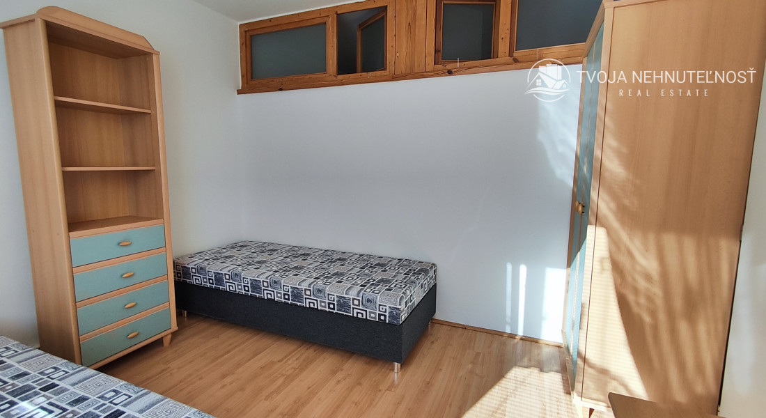 Prenajatý do 30.05.2026... útulný zariadený 3 izbový byt Sídlisko 3  - s dvomi loggiami, Prešov ul. Prostejovská