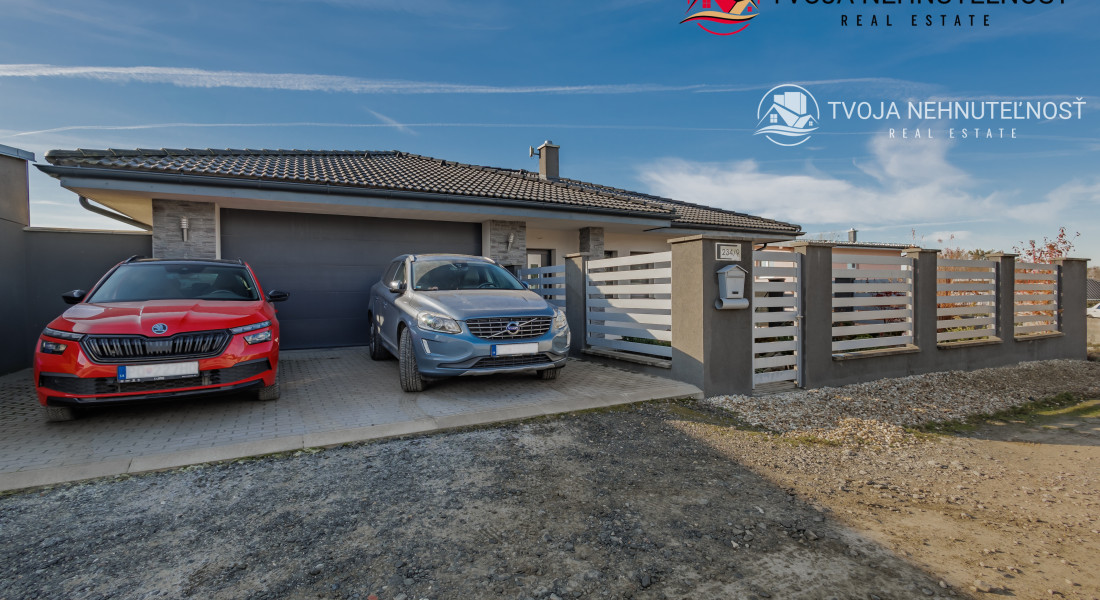 REZERVOVANÝ.....Luxusný dom so záhradou a dvojgarážou, kompletne zariadený, zabývaná novostavba