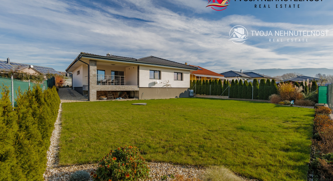 REZERVOVANÝ.....Luxusný dom so záhradou a dvojgarážou, kompletne zariadený, zabývaná novostavba