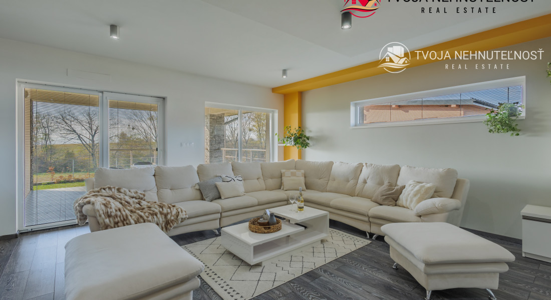 REZERVOVANÝ.....Luxusný dom so záhradou a dvojgarážou, kompletne zariadený, zabývaná novostavba