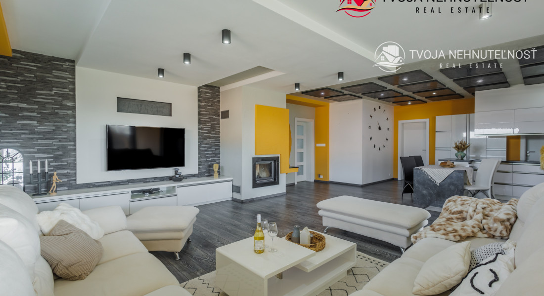 REZERVOVANÝ.....Luxusný dom so záhradou a dvojgarážou, kompletne zariadený, zabývaná novostavba