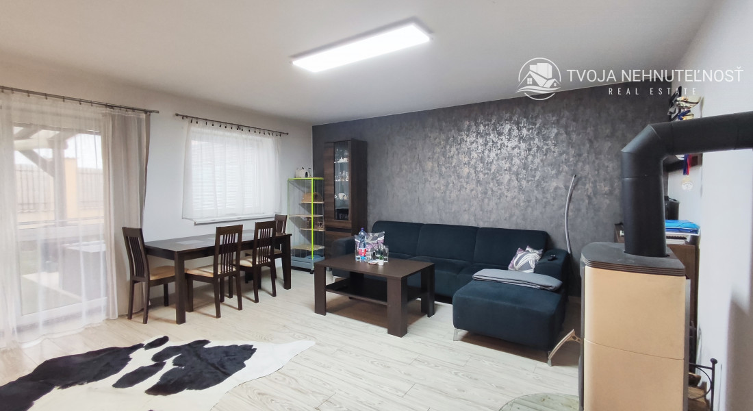 Skvelá príležitosť...rodinný dom ihneď na bývanie, dvojgaráž 80 m2 - rôzne účely, pozemok 629 m2, vjazdy z dvoch strán pozemku, všetky IS